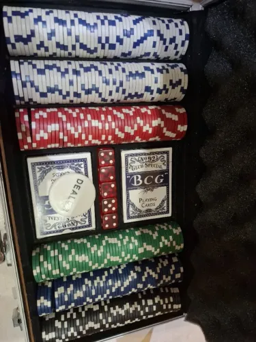 Maleta De Poker Com 300 Fichas Sem Numeração