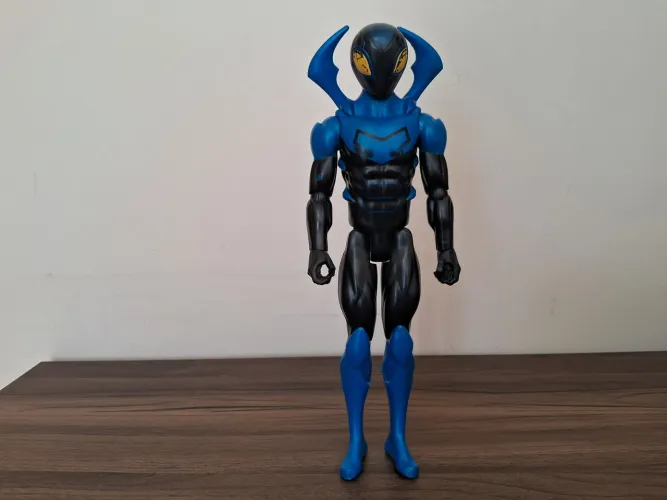 Boneco Besouro Azul Marvel 30cm