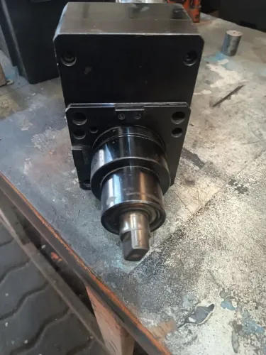 Ferramenta acionada Pará máquina CNC