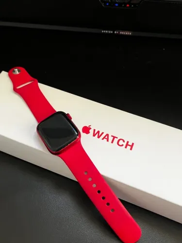 Apple Watch Series 7 - PRODUCT RED