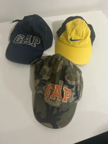 Bonés infantil GAP/Nike 