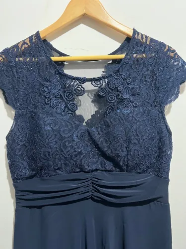 Vestido Azul Marinho Elegante com Renda