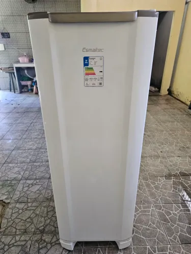 Geladeira Esmaltec