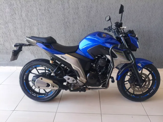 Fazer 250 21/21 ABS, BAIXA km. Recebo moto cartão 12x com JUROS
