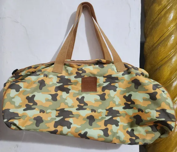 Bolsa de mão camuflada Chilli Beans