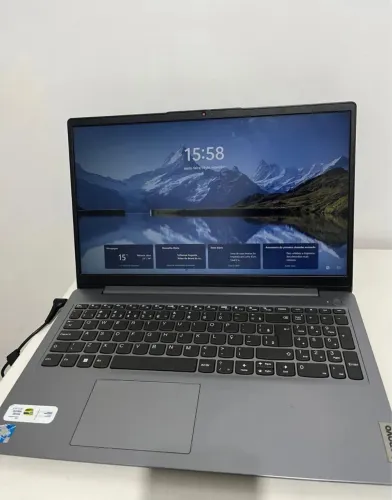 Notebook Lenovo ideapad 1i Intel Core i5- 8GB RAM SSD 512GB Windows 11 15'6" 15IAU7
