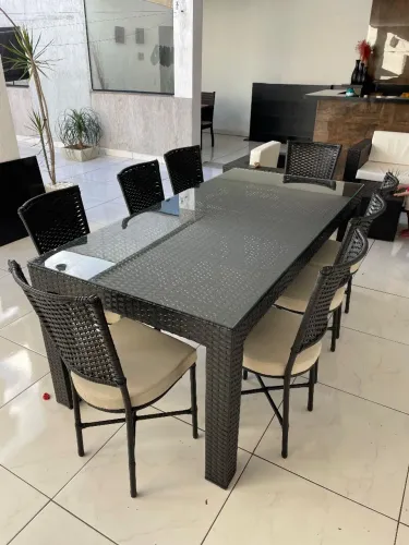Mesa de jantar com 8 cadeiras em fibra sintética vidro temperado 