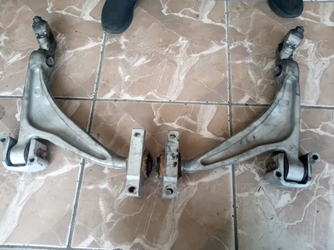 Bandeja Volvo Xc60 Xc90 2017 A 2023  (313607006082-T6) (Preço Unitário)