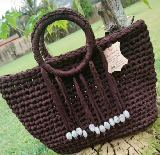 Bolsa de Crochê Artesanal Marrom com Detalhes