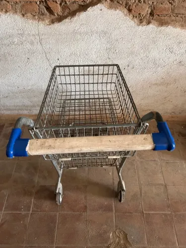 Carrinho de compras resistente e espaçoso