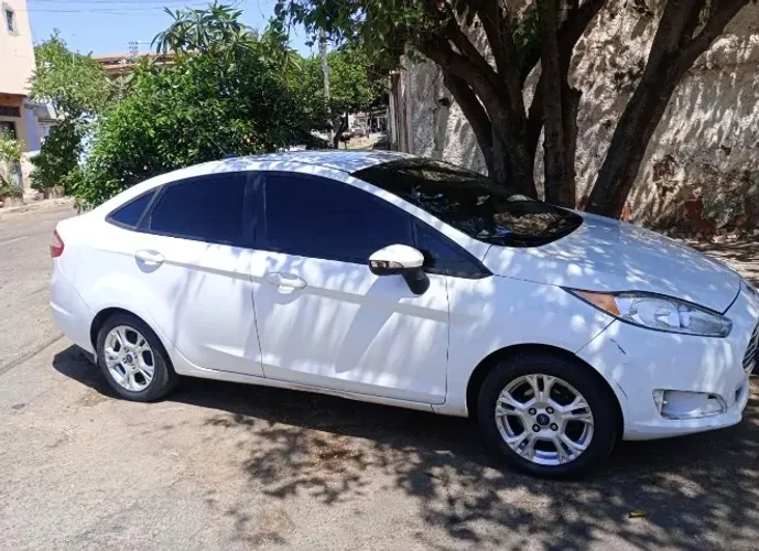 Ford Fiesta Sedan 1.6 16V Flex Aut. 2014