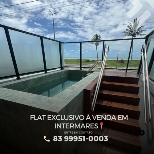 Flat frente mar com piscina privativa