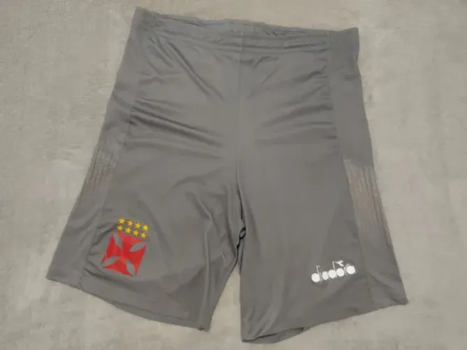 Calção Oficial Vasco Diadora 2018, tamanho P (veste M). Excelente estado!