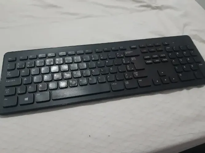 Teclado Dell wireless SEM o receptor USB.