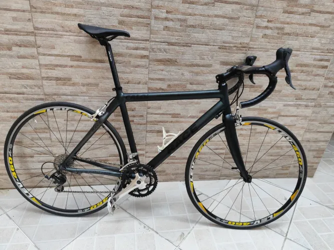 Bicicleta de carbono "54" Caloi Race