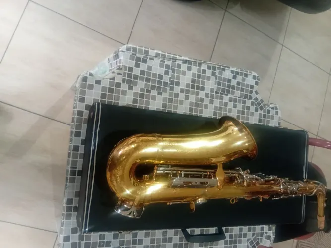 Saxofone alto yamarra Vito japonês excelente sonoridade Dourado