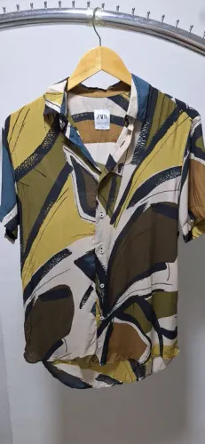 Camisa floral em seda zara original M forma menor