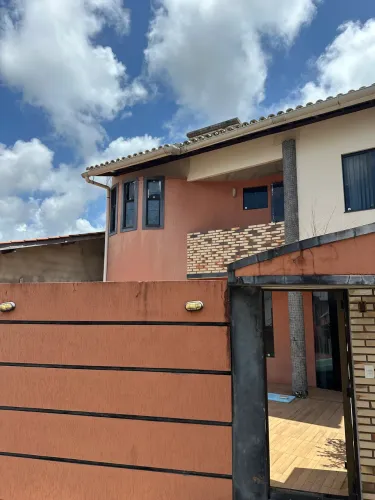 Casa com 4/4 com 4 suites