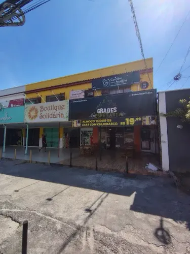 Aluga: 1.100,00 Sala Comercial de Frente Pra Estrada da iaraqua Cpo Grande -RJ