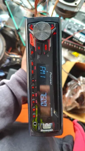 Aparelho Pioneer mixtrax DEH-1950UB bem conservado 