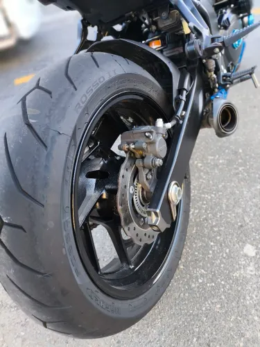 Gsxs 750 impecável só 6.800mil Km original 