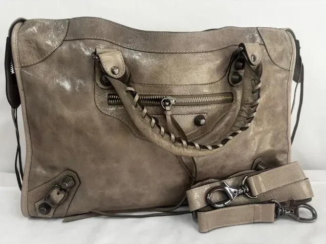 Bolsa Margot em couro cinza claro