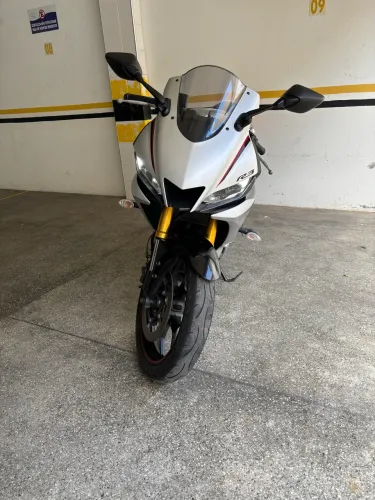 Moto Yamaha R3