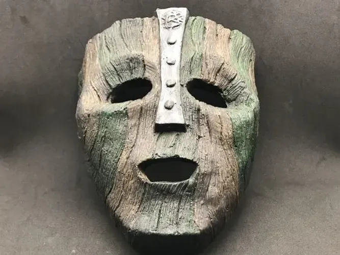 O Maskara - Réplica perfeita em resina em tamanho natural da máscara de Loki