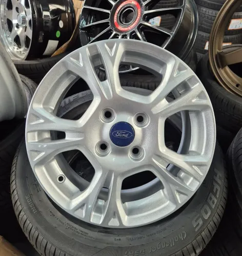 Jogo de rodas New fiesta aro 15 4x108 original 