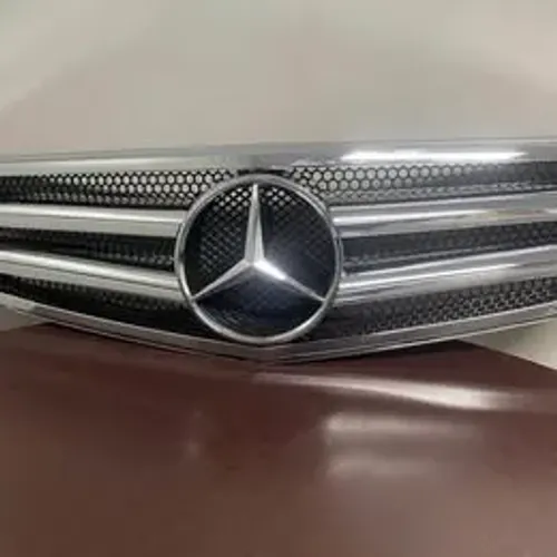 GRADE FRONTAL MERCEDES C180