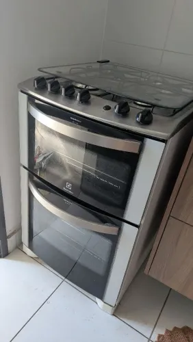 Fogão Electrolux 4 bocas e 2 fornos 