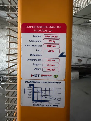 Empilhadeira manual