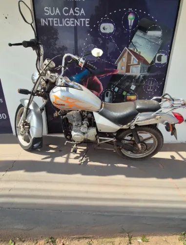 Moto Dafra Kansas 150 (2009) Prata - Estilo Custom com Ótimo Custo-Benefício