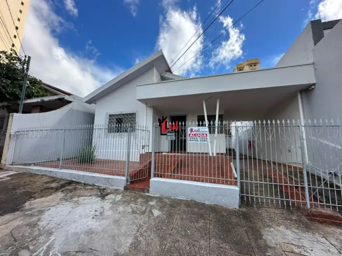 Casa para Locação em Presidente Prudente, AVIAÇÃO, 3 dormitórios, 2 banheiros, 1 vaga