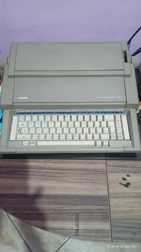 Máquina de escrever elétrica