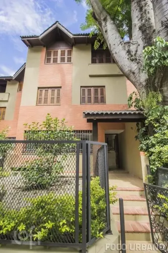 Casa à venda em Vila Assunção com 273 m², 3 quartos, 3 suítes, 3 vagas