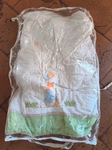 Vendo kit infantil (trocador, capa impermeável berço e cortina)