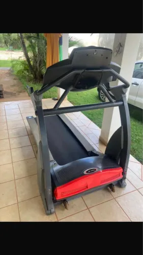Esteira profissional Reebok, motor de corrente alternada 3HP