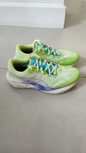ASICS Novablast 5, tamanho 44