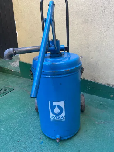 Bomba manual Bozza para óleo 