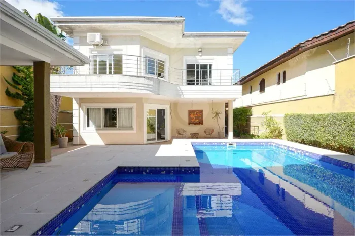 Residência de Alto Padrão no Bolsão de Interlagos | 433 m² | 4 Suítes | Piscina e Espaço G