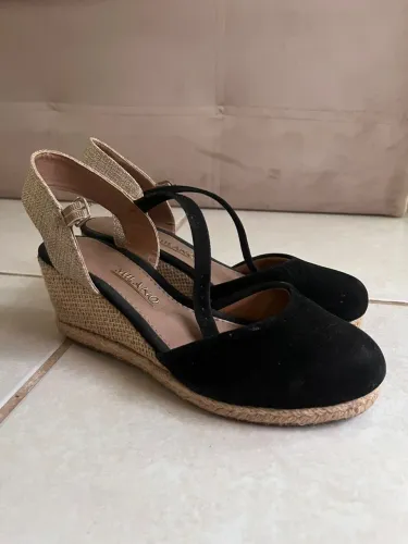 Vendo sandália Milano tamanho 35