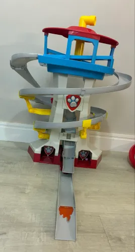 Torre Patrulha Canina com 2 carros de ferro