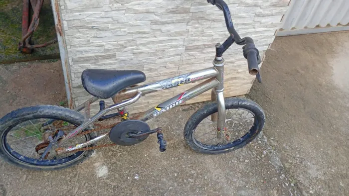 Tô vendendo essa bicicleta porque eu estou precisando