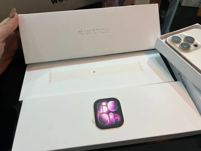Apple Watch Series 11 - 42mm (Rosa/Dourado) LACRADO