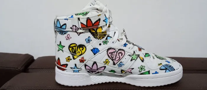 Tênis adidas Originals x Jeremy Scott Forum 84 High "Monogram Graffiti"
