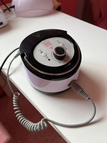 Motor com canetas unhas