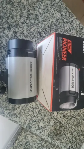 Flash Tocha Godox Mini Pioneer 250DI - 220V