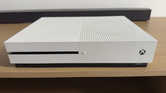 Xbox One S 1 TB + 01 Controle + Jogo