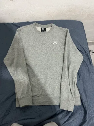 Sueter nike club